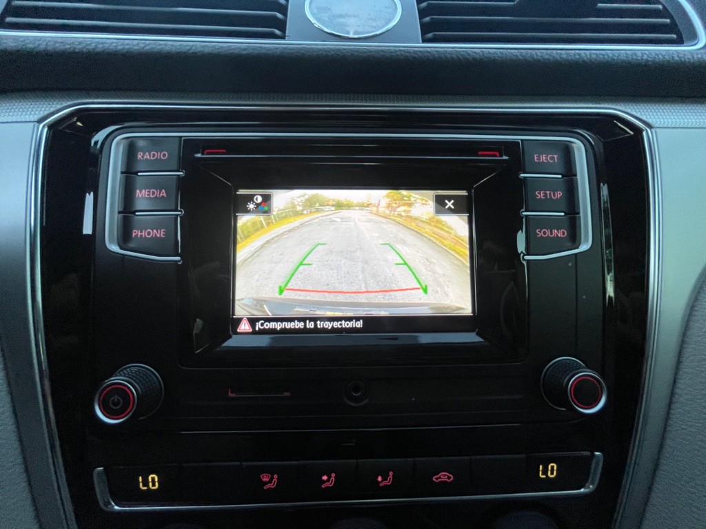 2017 Volkswagen Passat Image 10