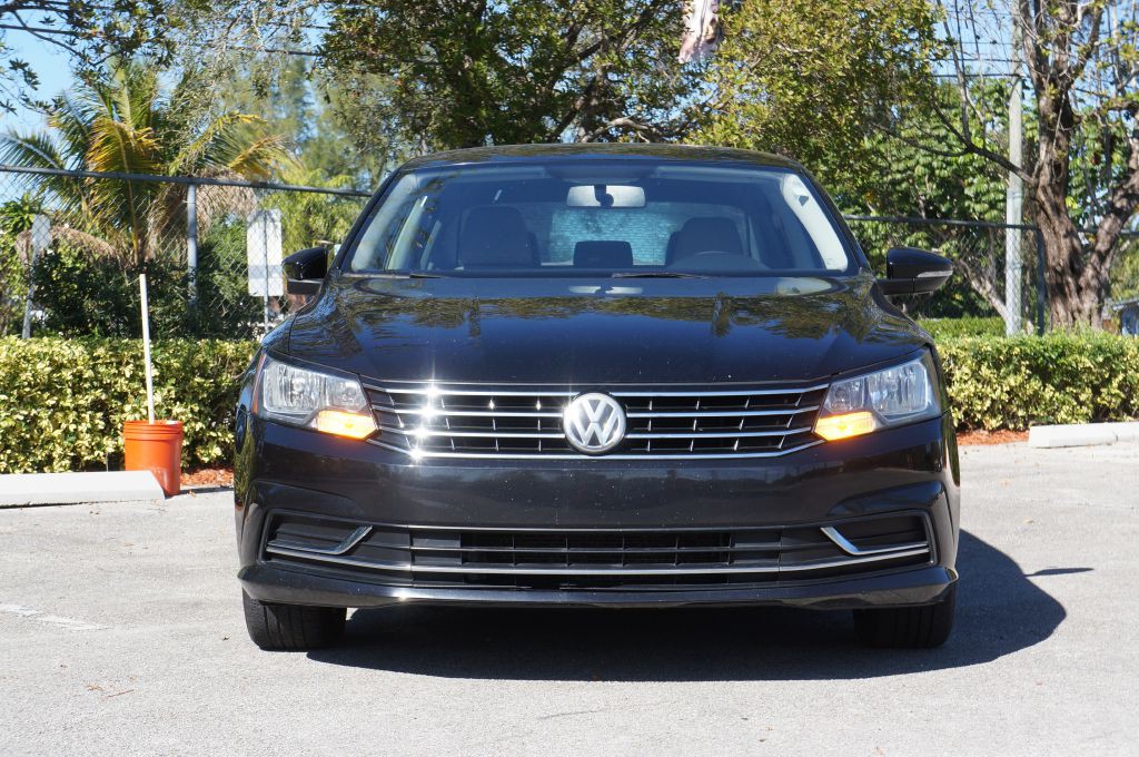 2017 Volkswagen Passat Image 3