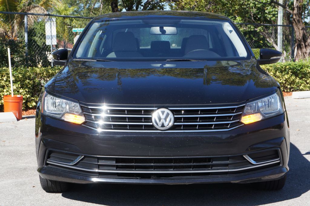 2017 Volkswagen Passat Image 4