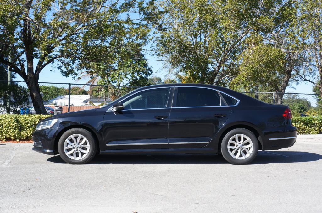 2017 Volkswagen Passat Image 7