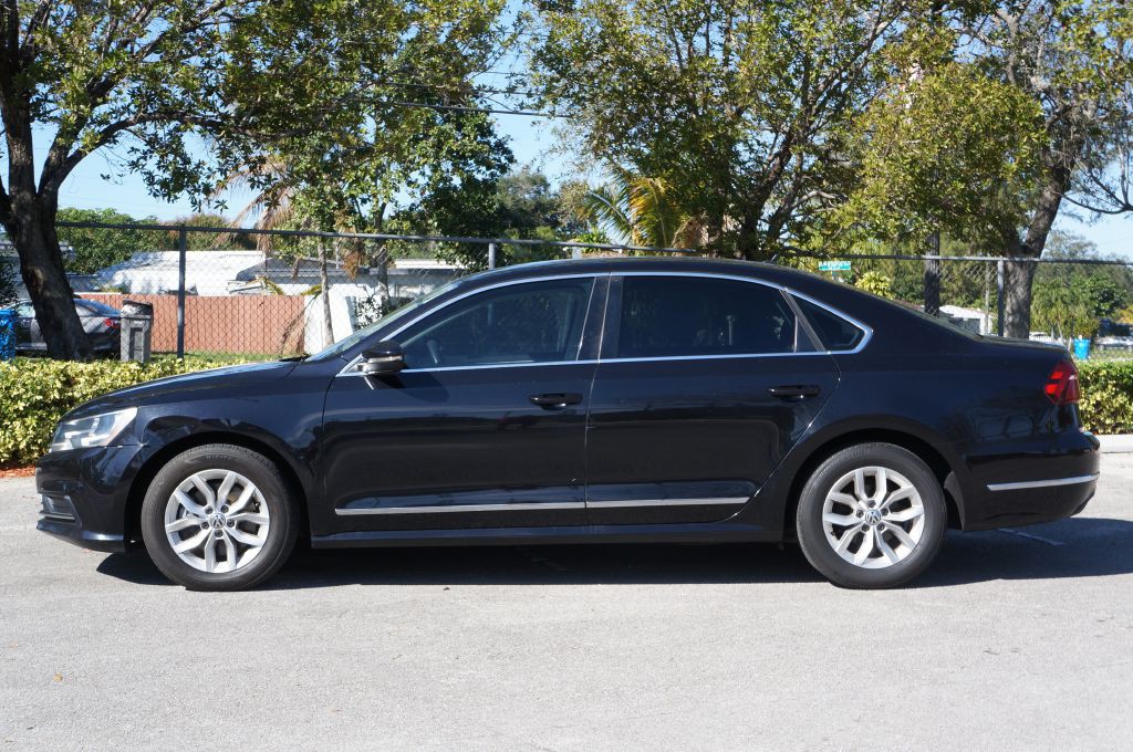 2017 Volkswagen Passat Image 8