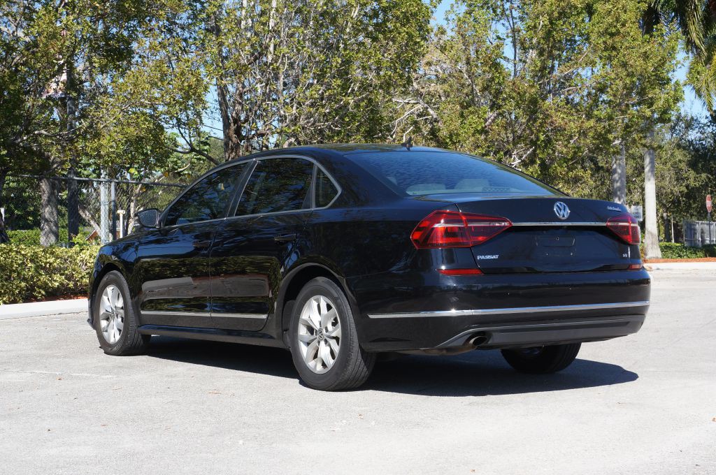 2017 Volkswagen Passat Image 9
