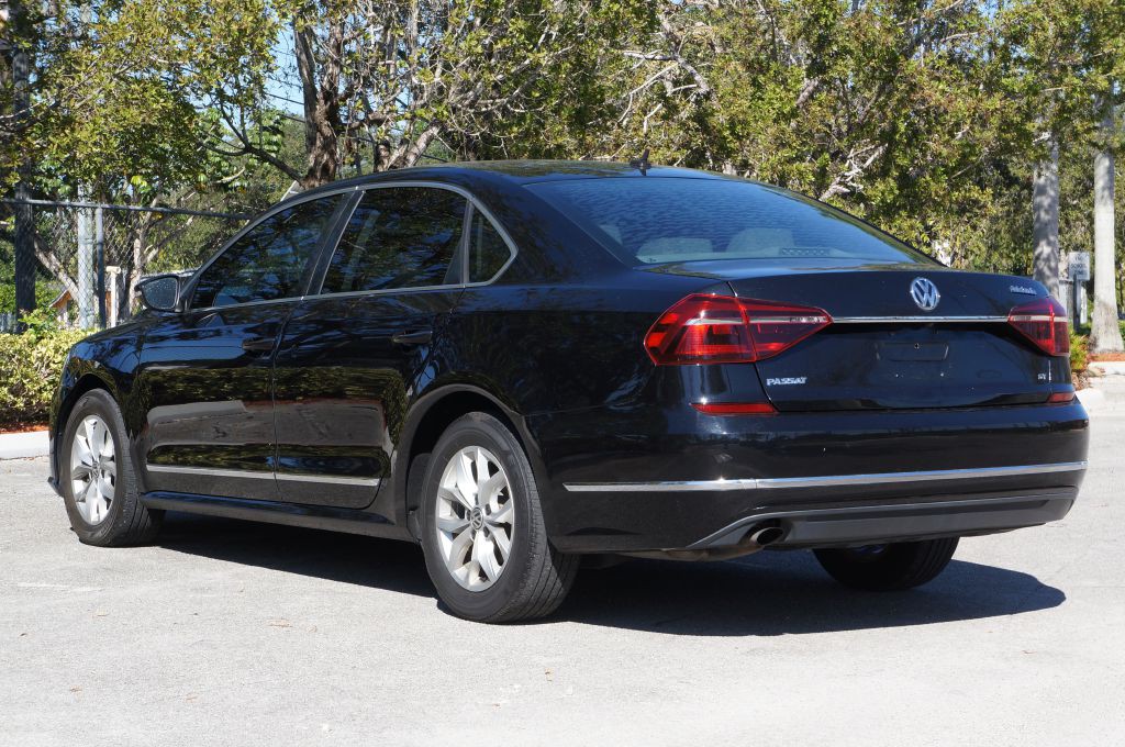 2017 Volkswagen Passat Image 10