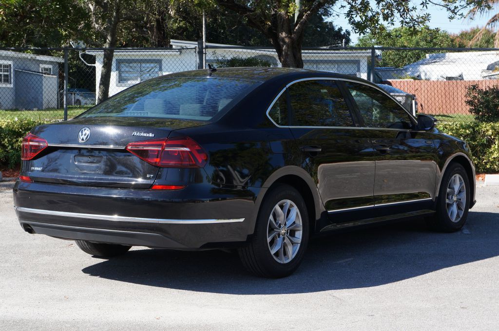 2017 Volkswagen Passat Image 14