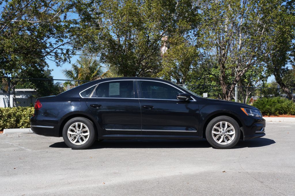 2017 Volkswagen Passat Image 15