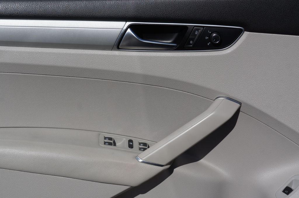 2017 Volkswagen Passat Image 23