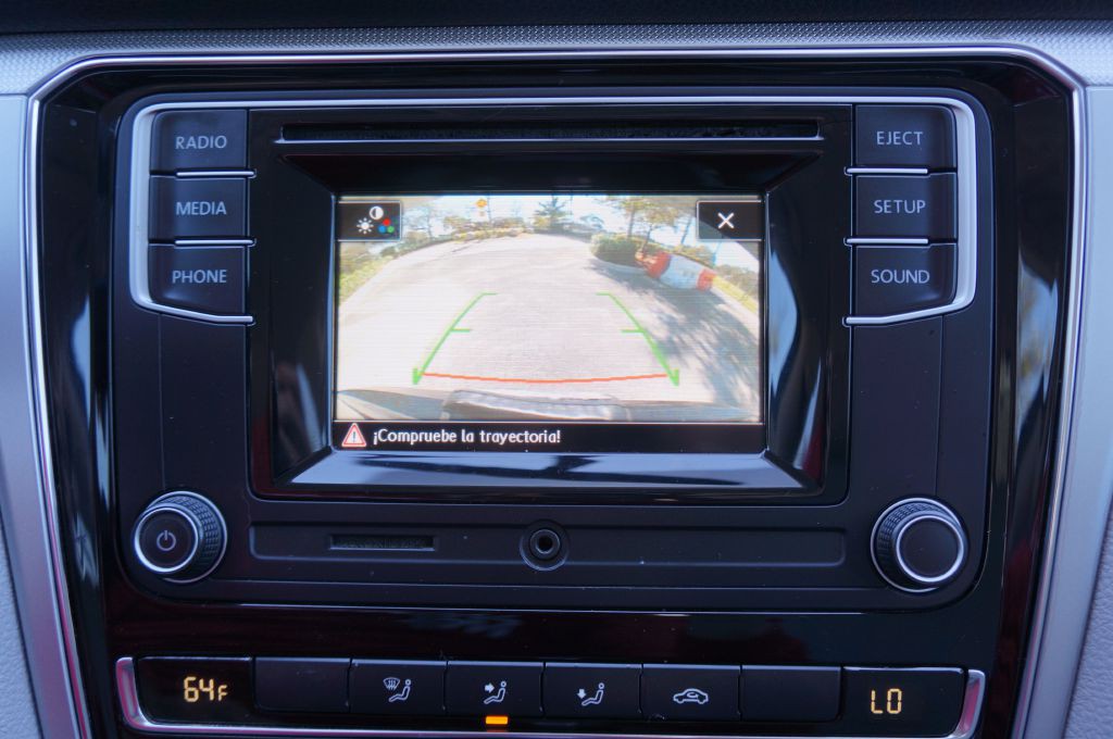 2017 Volkswagen Passat Image 33