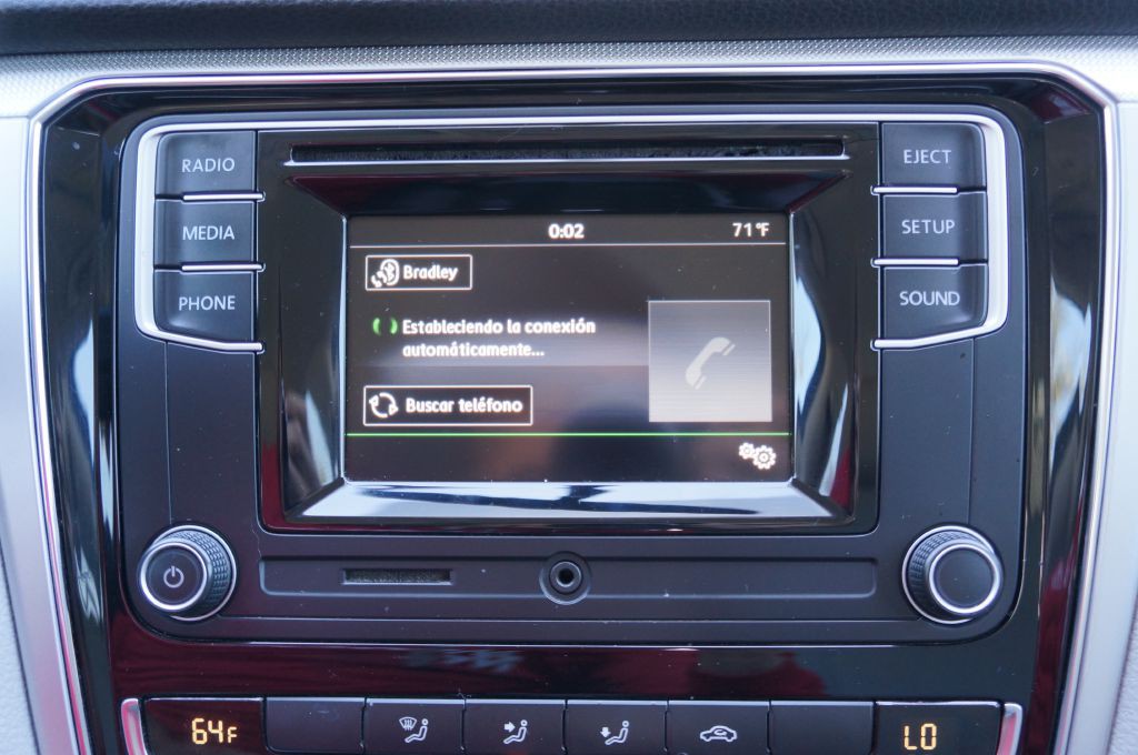 2017 Volkswagen Passat Image 34