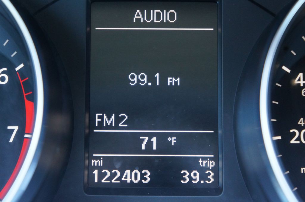 2017 Volkswagen Passat Image 40