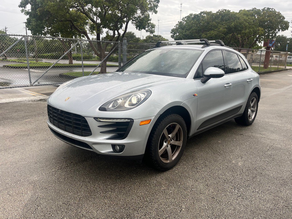 2017 Porsche Macan Image 1