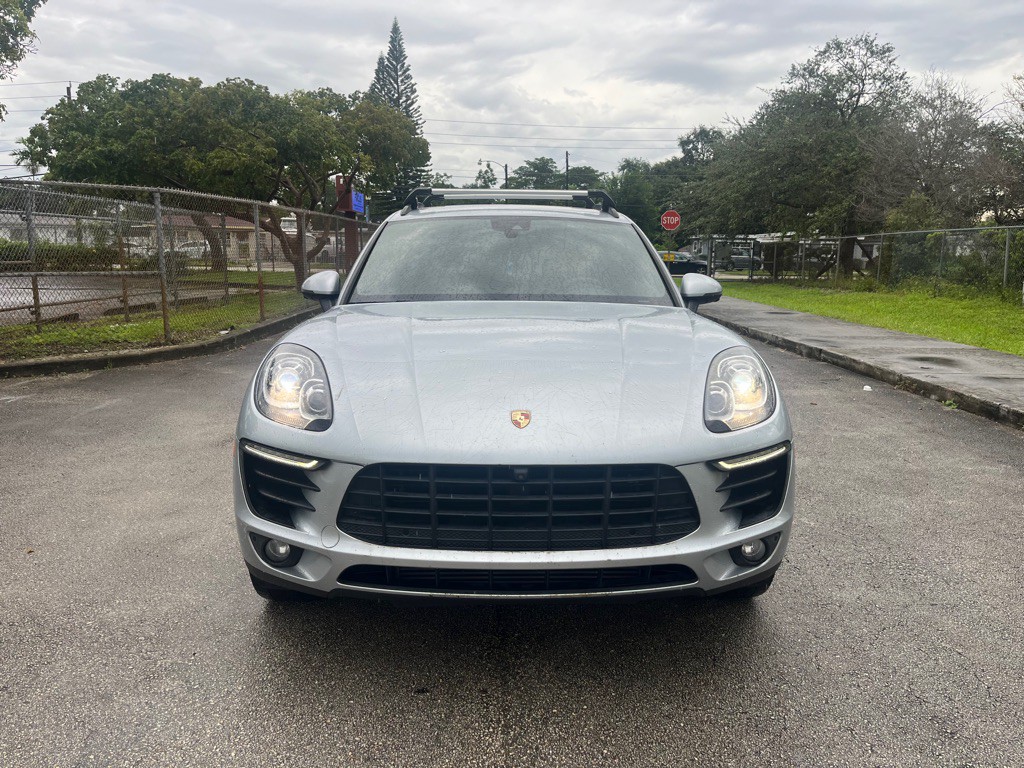 2017 Porsche Macan Image 2