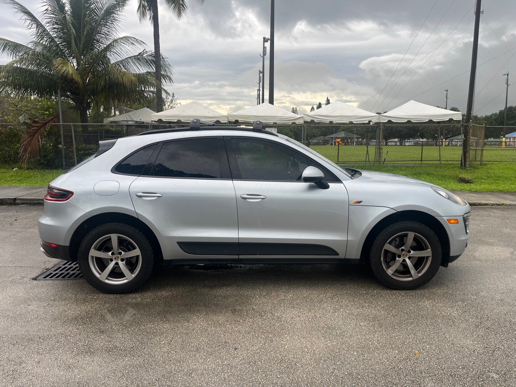 2017 Porsche Macan Image 4