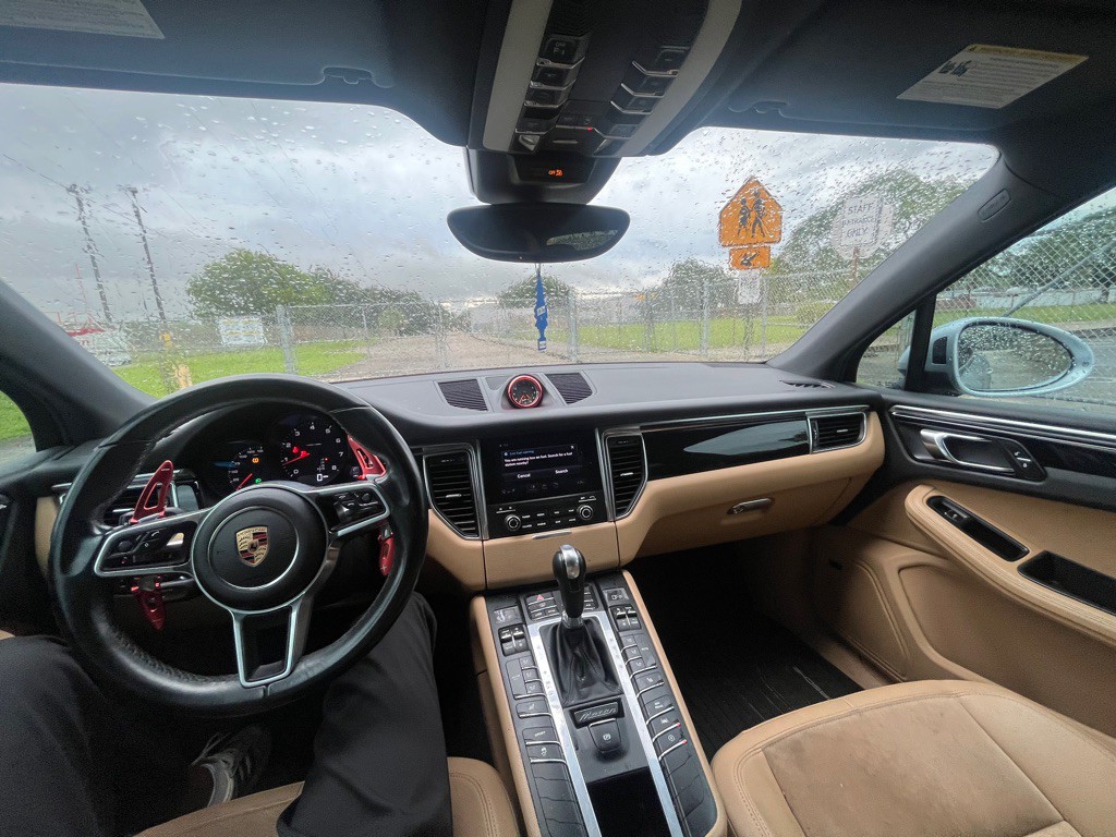2017 Porsche Macan Image 8