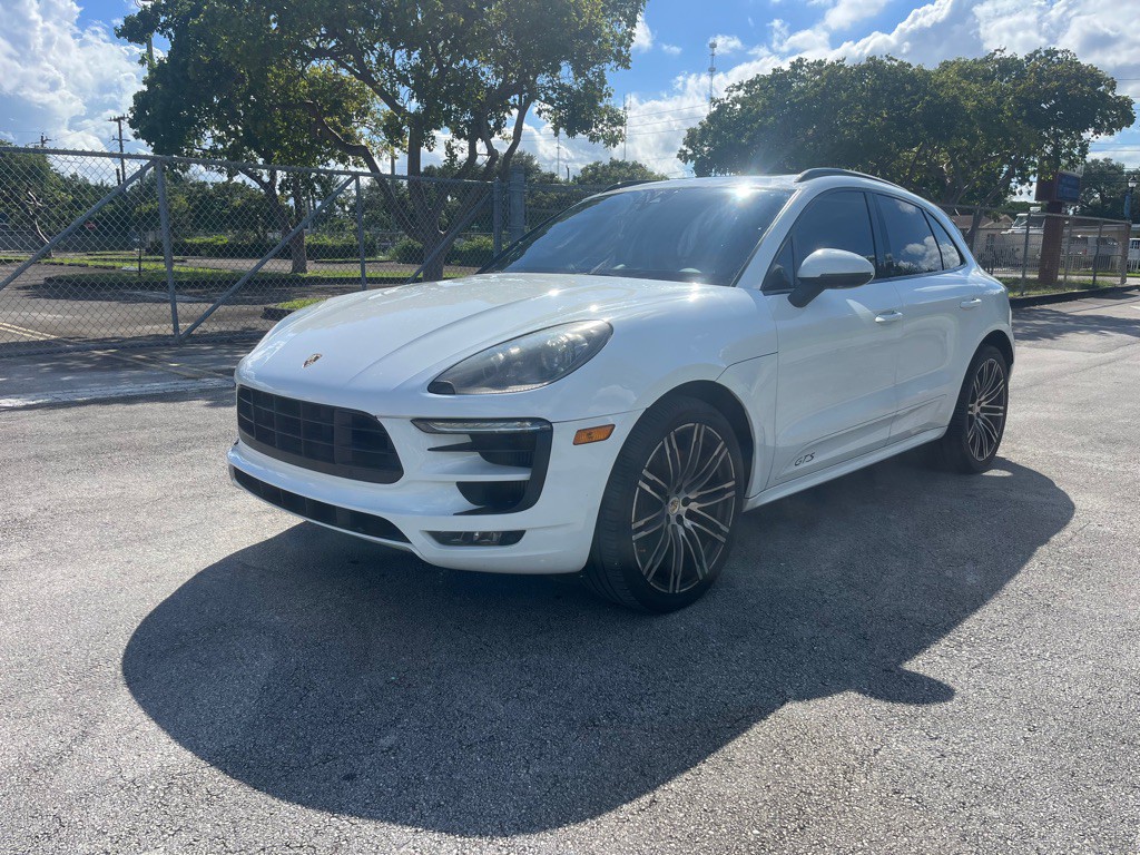 2017 Porsche Macan Image 1