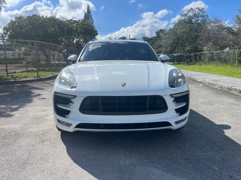 2017 Porsche Macan Image 2