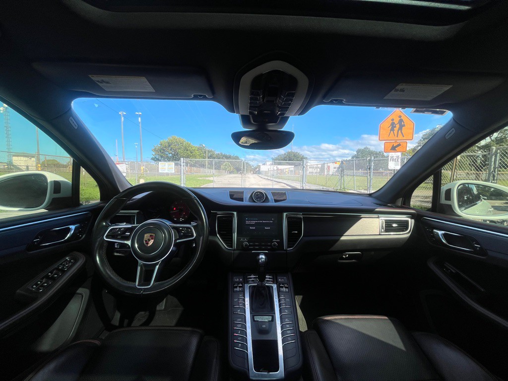 2017 Porsche Macan Image 7