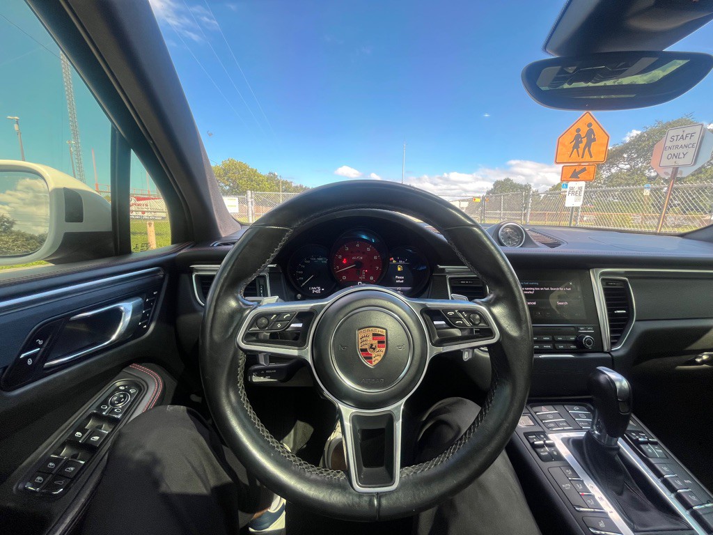 2017 Porsche Macan Image 8