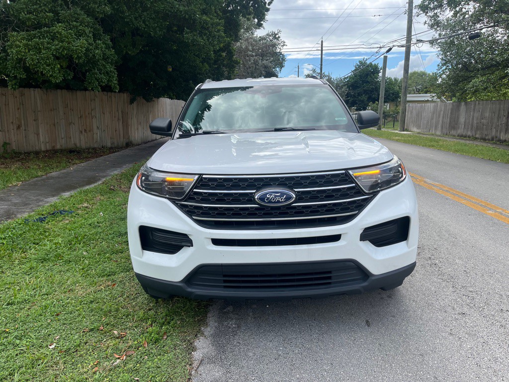 2021 Ford Explorer Image 2