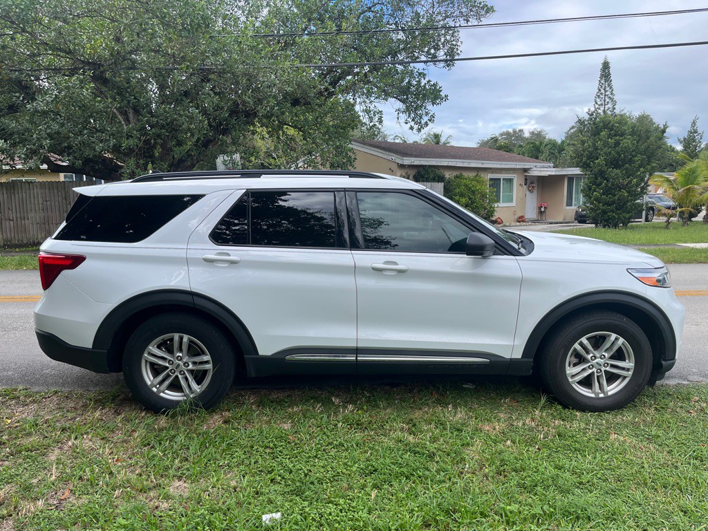 2021 Ford Explorer Image 3