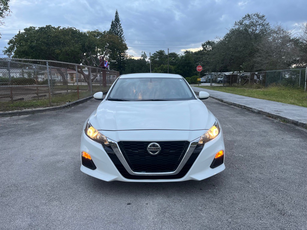 2019 Nissan Altima Image 2