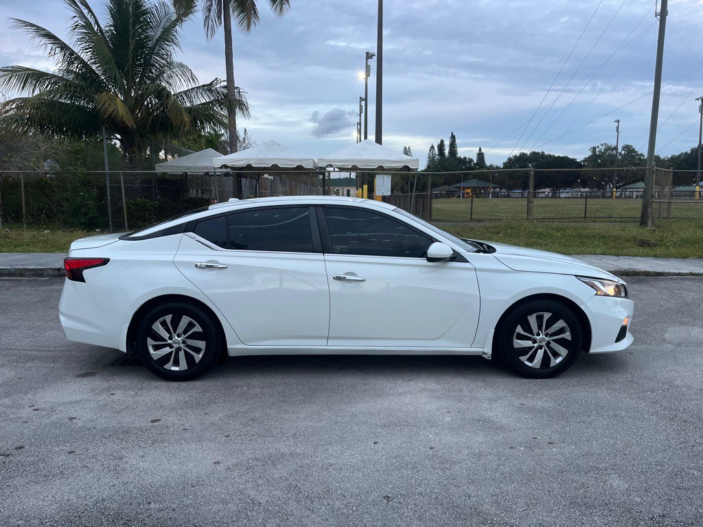 2019 Nissan Altima Image 3