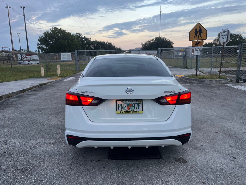 2019 Nissan Altima Image 4