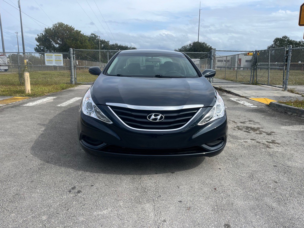 2011 Hyundai Sonata Image 2