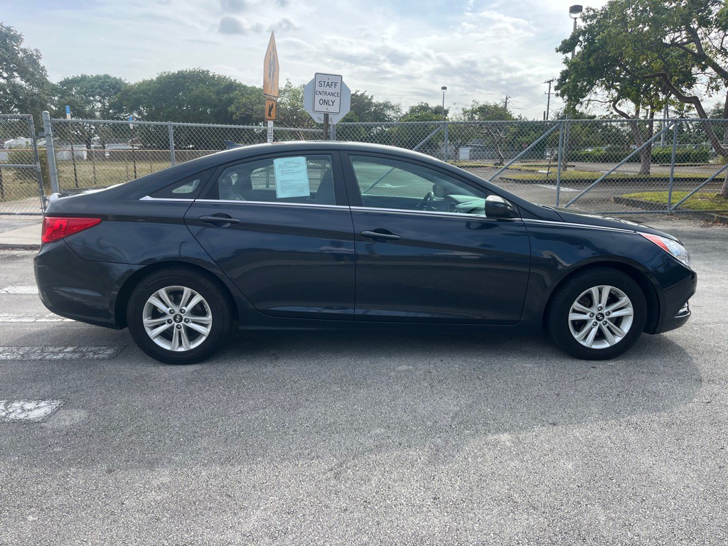 2011 Hyundai Sonata Image 3