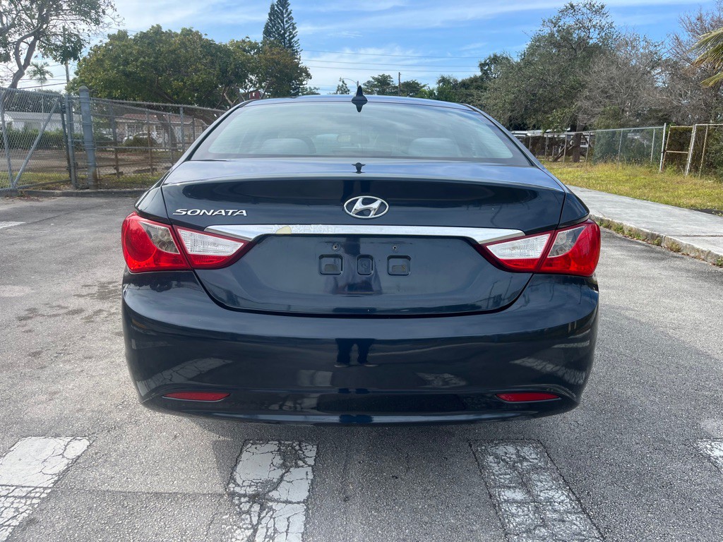 2011 Hyundai Sonata Image 4