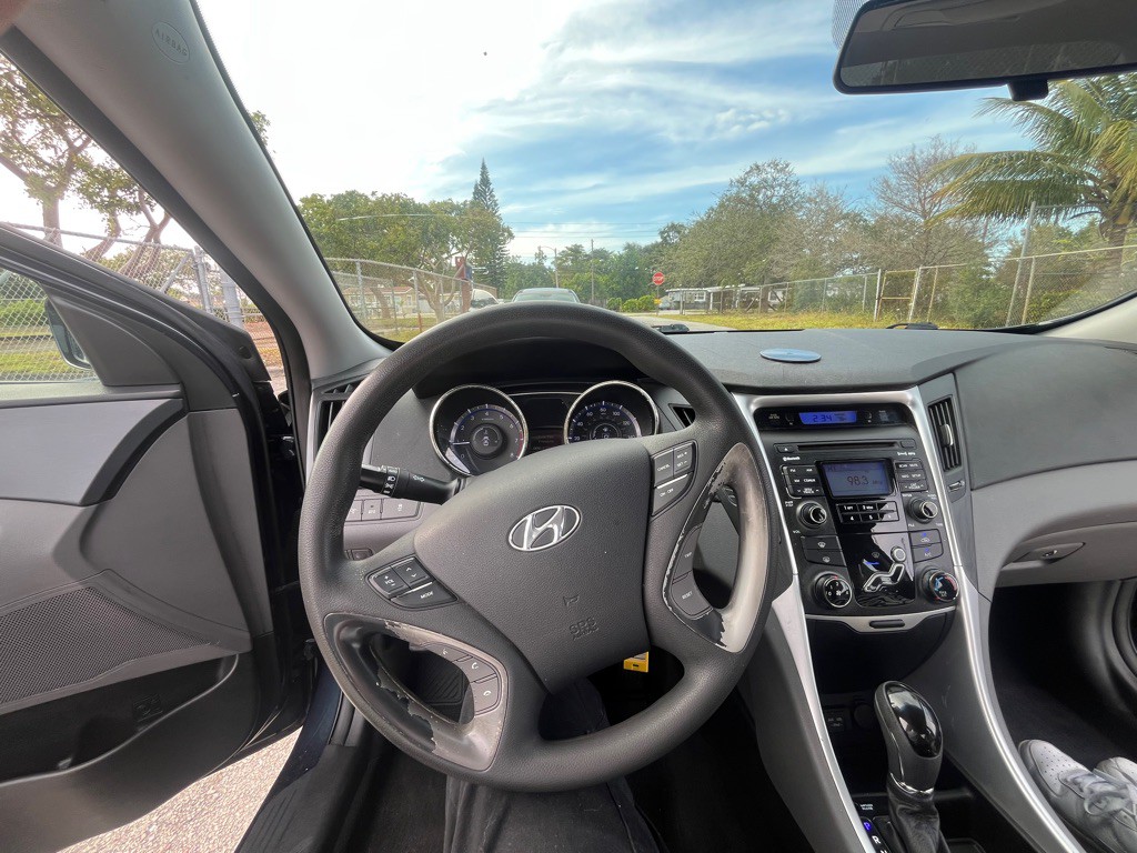 2011 Hyundai Sonata Image 9