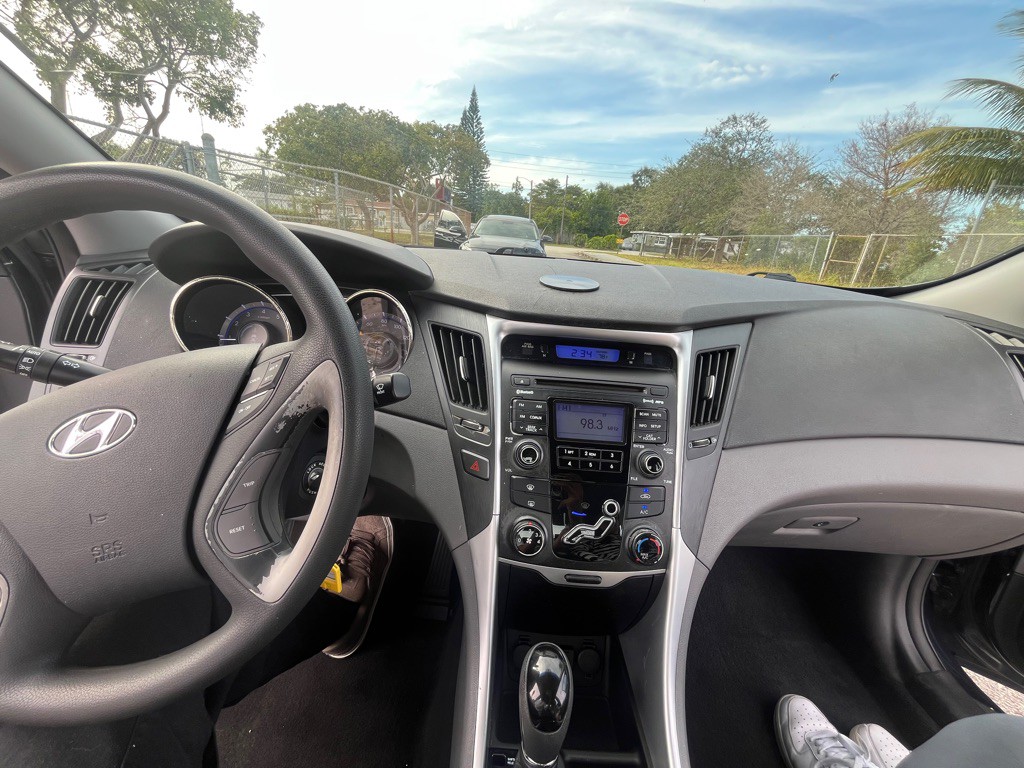 2011 Hyundai Sonata Image 10