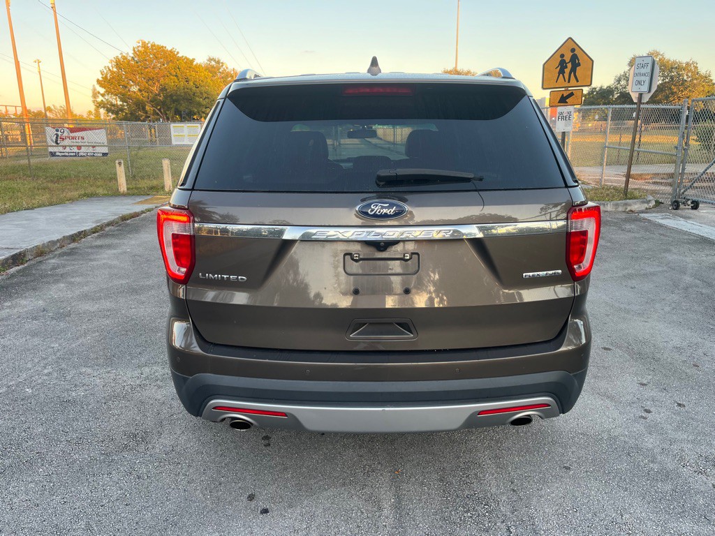 2016 Ford Explorer Image 4