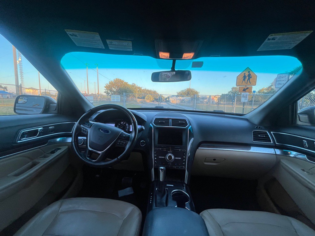 2016 Ford Explorer Image 8