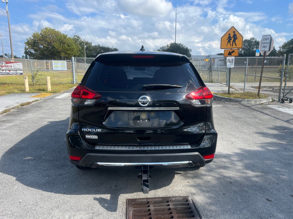 2018 Nissan Rogue Image 4