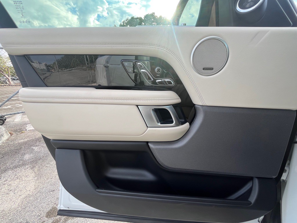 2018 Land Rover Range Rover Image 11