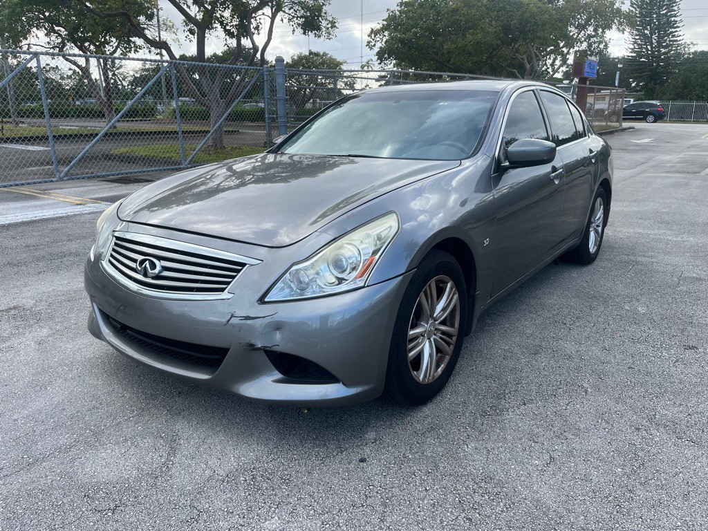 2015 INFINITI Q40 Image 1