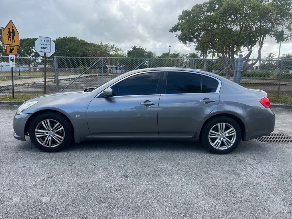 2015 INFINITI Q40 Image 5