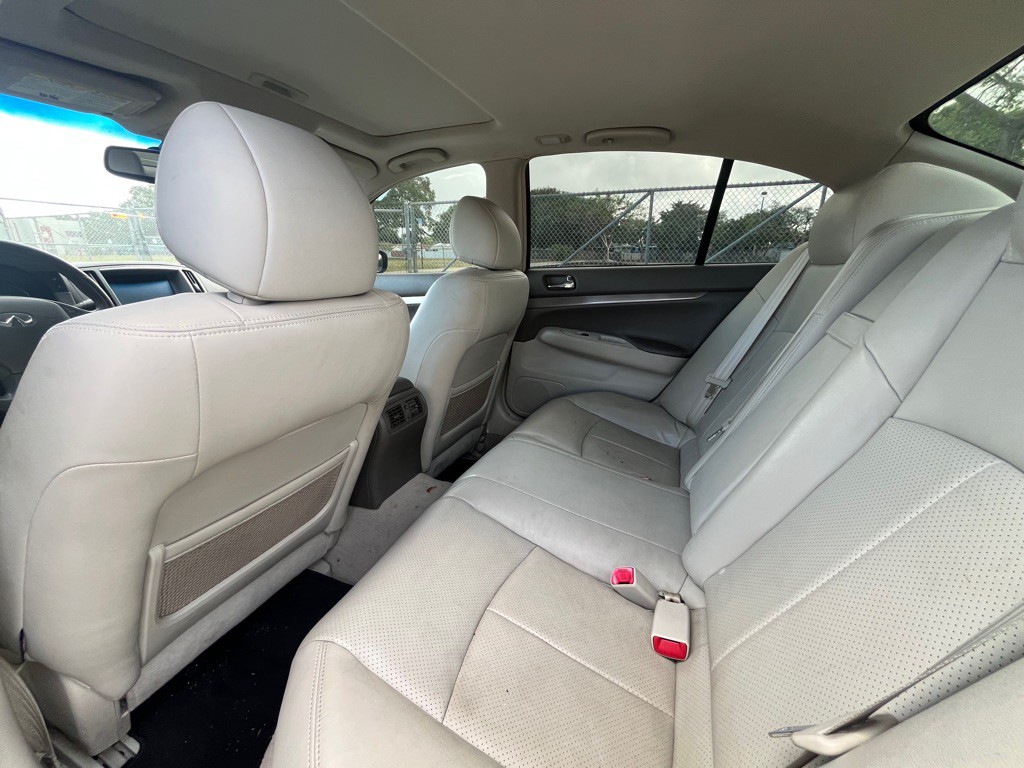 2015 INFINITI Q40 Image 6