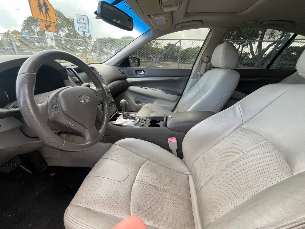 2015 INFINITI Q40 Image 8