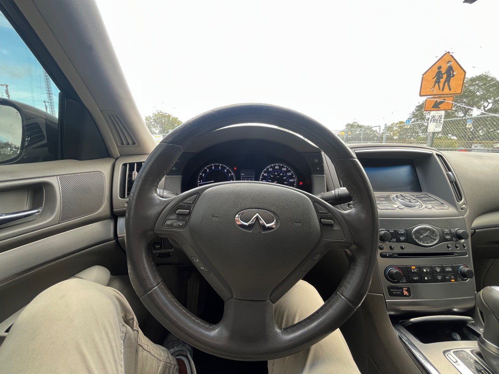 2015 INFINITI Q40 Image 9