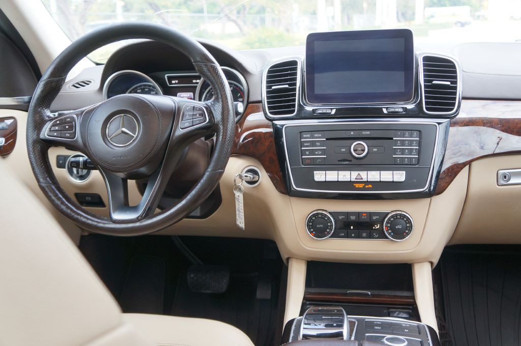 2017 Mercedes-Benz GLS-Class Image 39