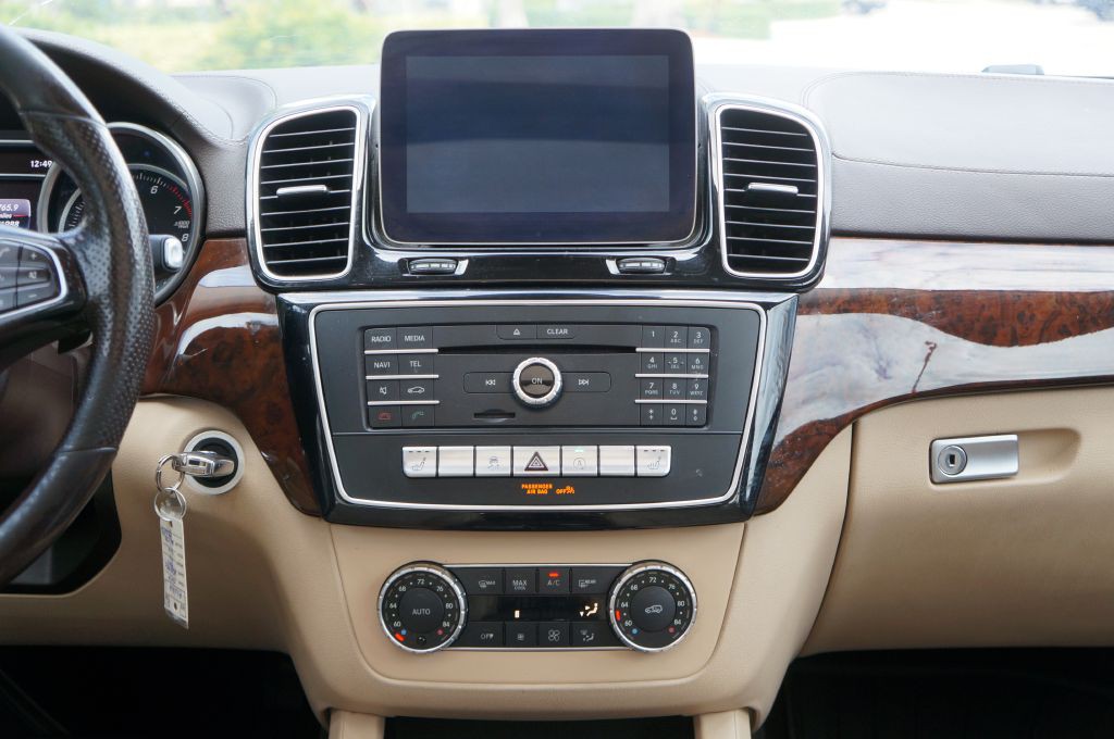 2017 Mercedes-Benz GLS-Class Image 40