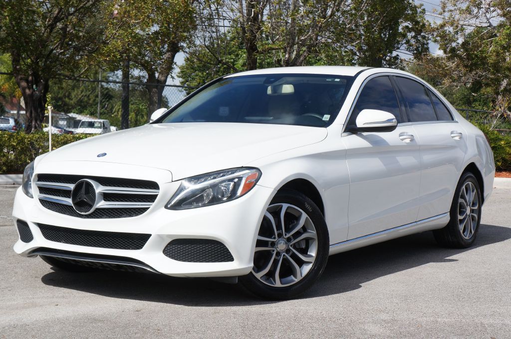 2015 Mercedes-Benz C-Class Image 2