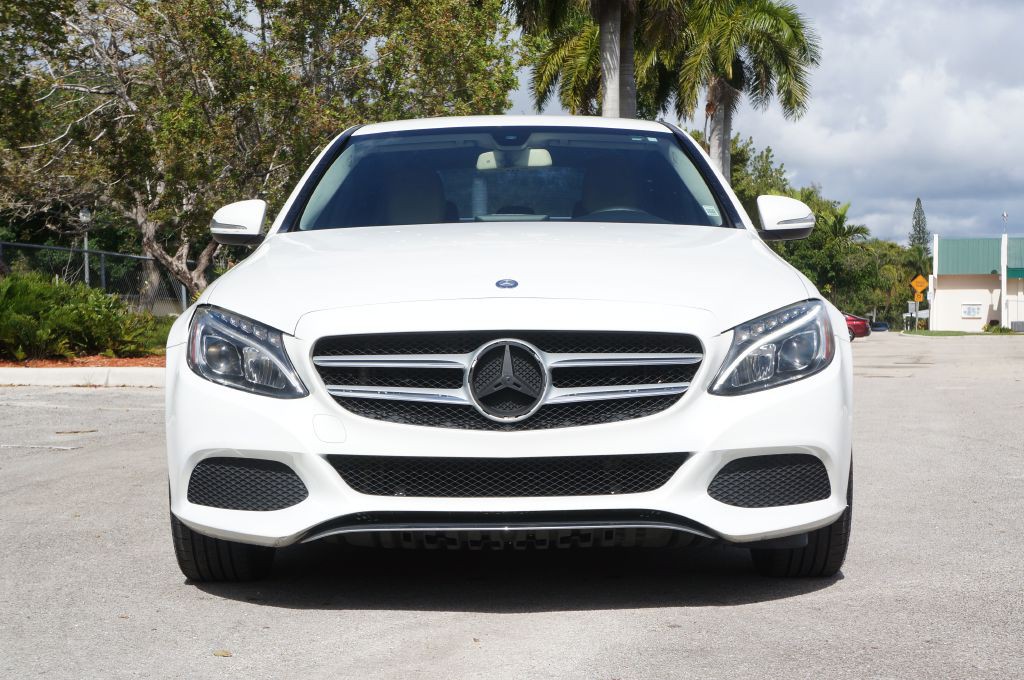 2015 Mercedes-Benz C-Class Image 3