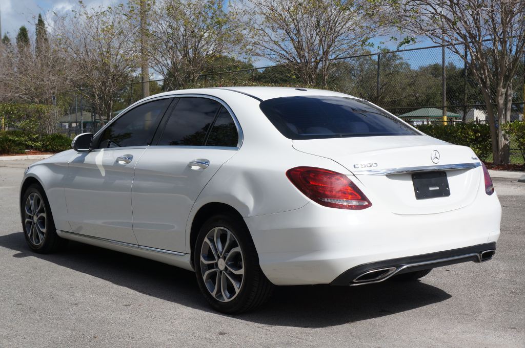 2015 Mercedes-Benz C-Class Image 10