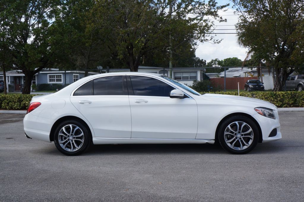 2015 Mercedes-Benz C-Class Image 15