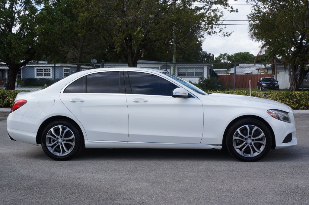 2015 Mercedes-Benz C-Class Image 16