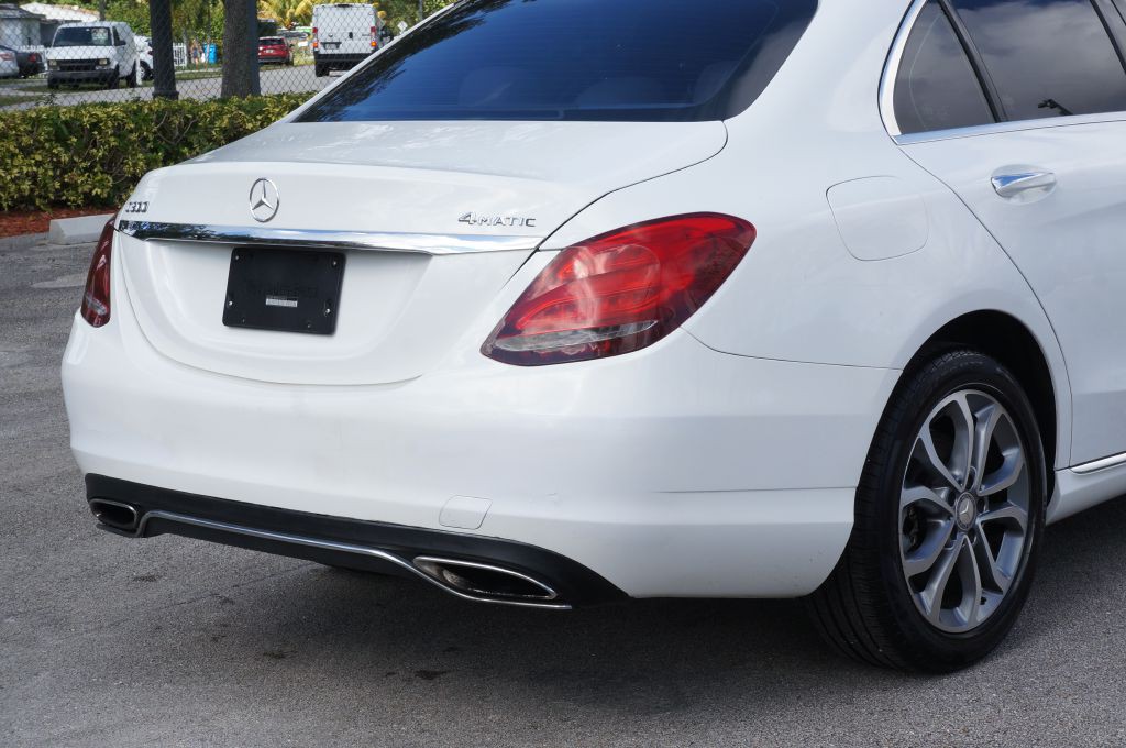 2015 Mercedes-Benz C-Class Image 18