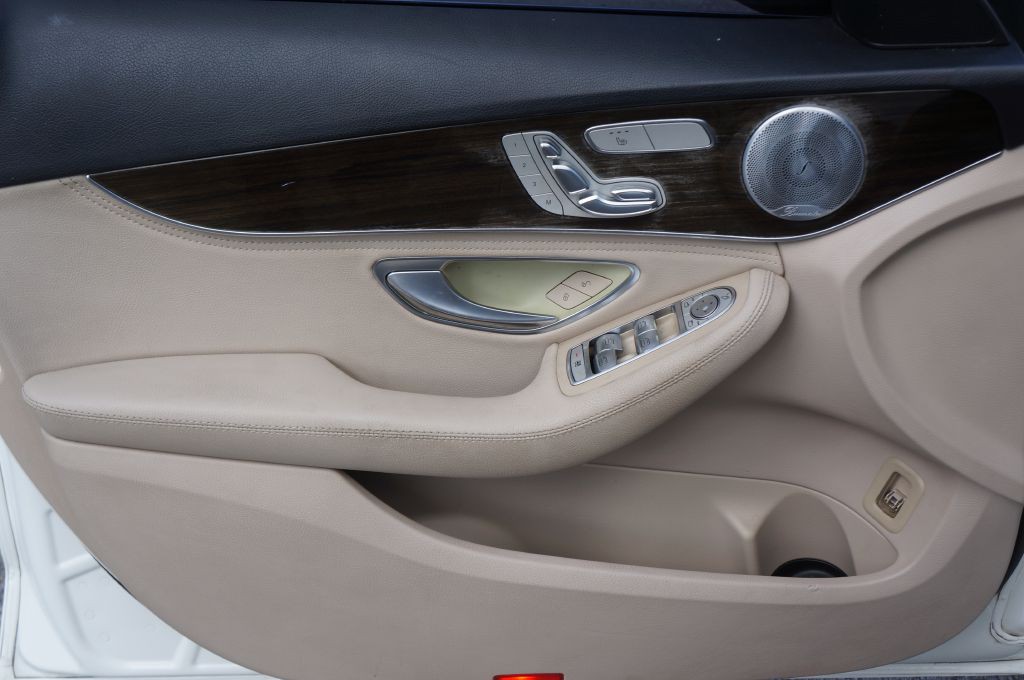 2015 Mercedes-Benz C-Class Image 24