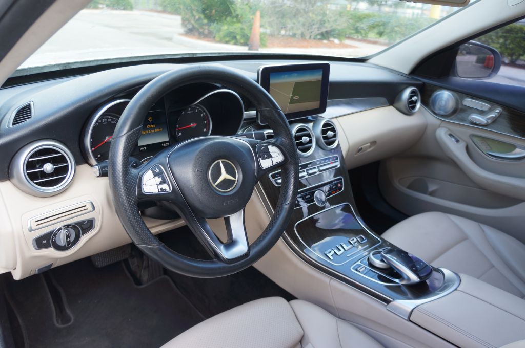 2015 Mercedes-Benz C-Class Image 28